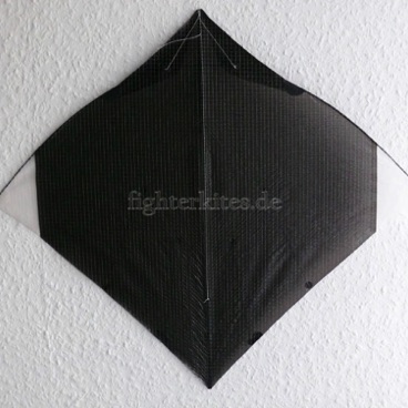 Segel: appliziert
Segelmaterial: Orcon
Bogenstab: Carbon 1,3 mm
Mittelstab: Carbon laminiert
Gesamtgewicht: 9,4 g