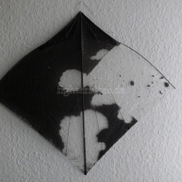 Segel: gebleicht
Segelmaterial: Orcon
Bogenstab: Carbon 1,3 mm
Mittelstab: Carbon laminiert
Gesamtgewicht: 8,1 g Segel: gebleicht
Segelmaterial: Orcon
Bogenstab: Carbon 1,3 mm
Mittelstab: Carbon laminiert
Gesamtgewicht: 8,1 g