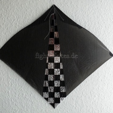 Segel: appliziert
Segelmaterial: Orcon/ Mylar
Bogenstab: Carbon 1,3 mm
Mittelstab: Carbon laminiert
Gesamtgewicht: 10,6 g